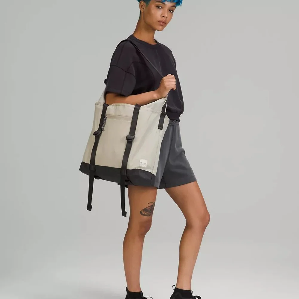 Lululemon Patch Logo Tote Bag 25L, BNWT - Picture 2 of 7